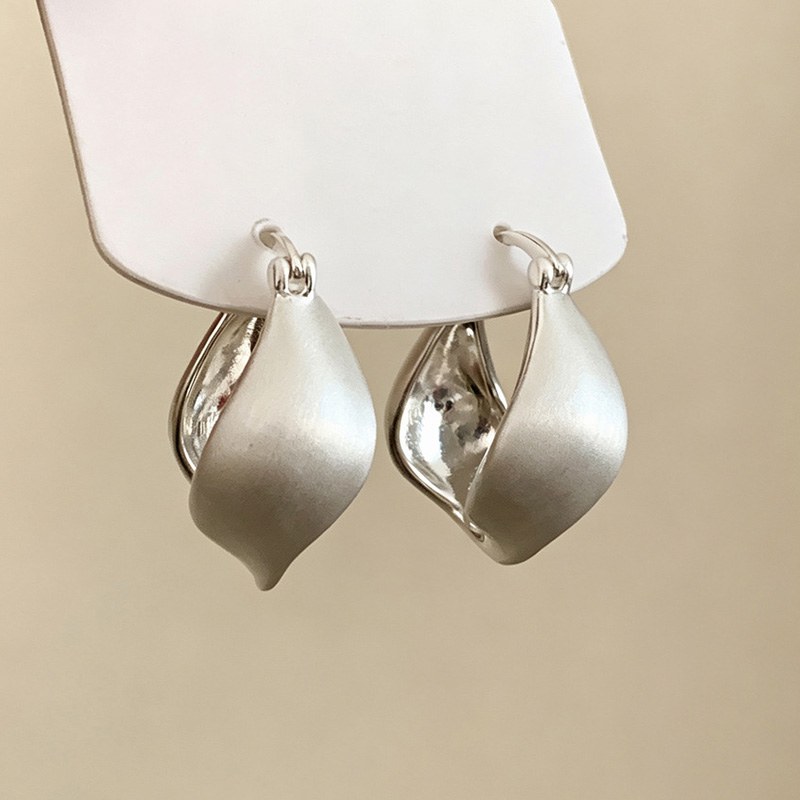Women Accessories Drawing - Zilverkleurige persoonlijkheidsvolle gedraaide draad-oorringen met bladeren
